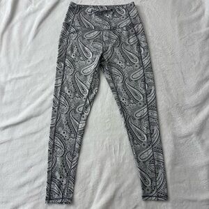 Vera Bradley Gray Paisley Leggings